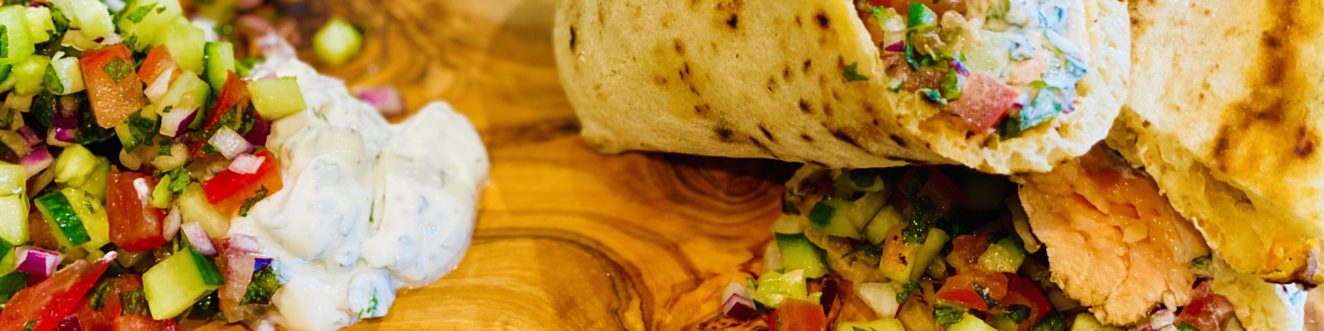 Tandoori Salmon Naan Wrap Recipe - The Food Beaver